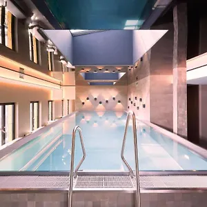 4* Hotel Adina